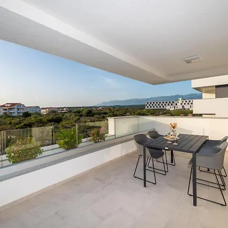 Apartments & Rooms Pool Villas Maris B Novalja Exterior photo
