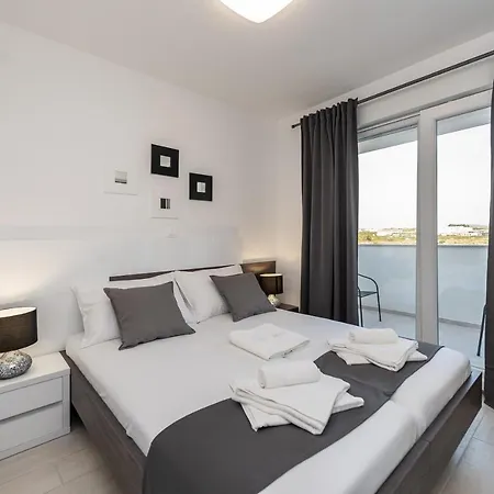 Apartments & Rooms Pool Villas Maris B Novalja Exterior photo