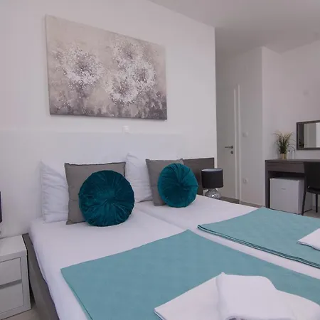 Apartments & Rooms Pool Villas Maris B Novalja Exterior photo