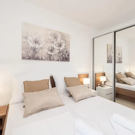 Apartments & Rooms Pool Villas Maris B Novalja Room photo