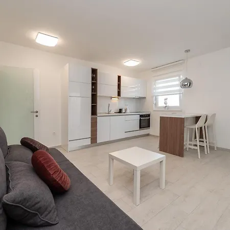 Apartments & Rooms Pool Villas Maris B Novalja Room photo