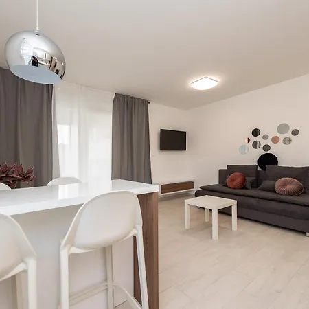 Apartments & Rooms Pool Villas Maris B Novalja Room photo