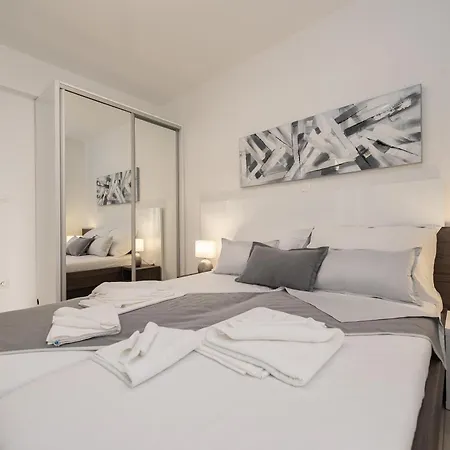 Apartments & Rooms Pool Villas Maris B Novalja Room photo