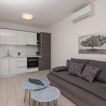 Apartments & Rooms Pool Villas Maris B Novalja Room photo