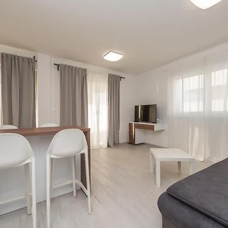 Apartments & Rooms Pool Villas Maris B Novalja Room photo