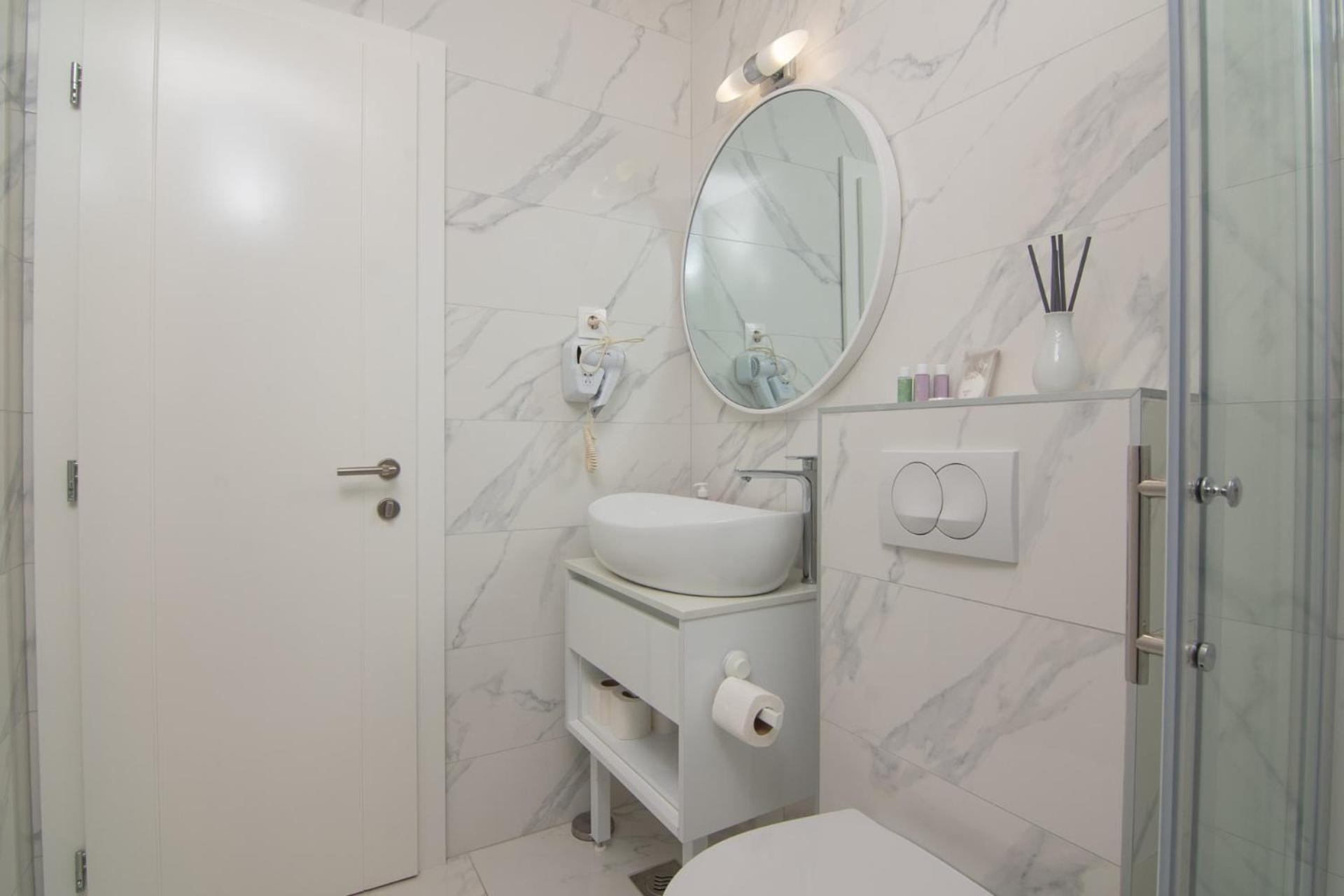 Appartement & Pool Maris B *