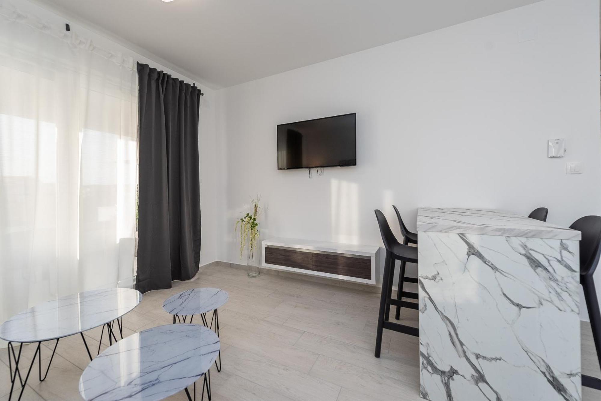 Appartement & Pool Maris B Novalja