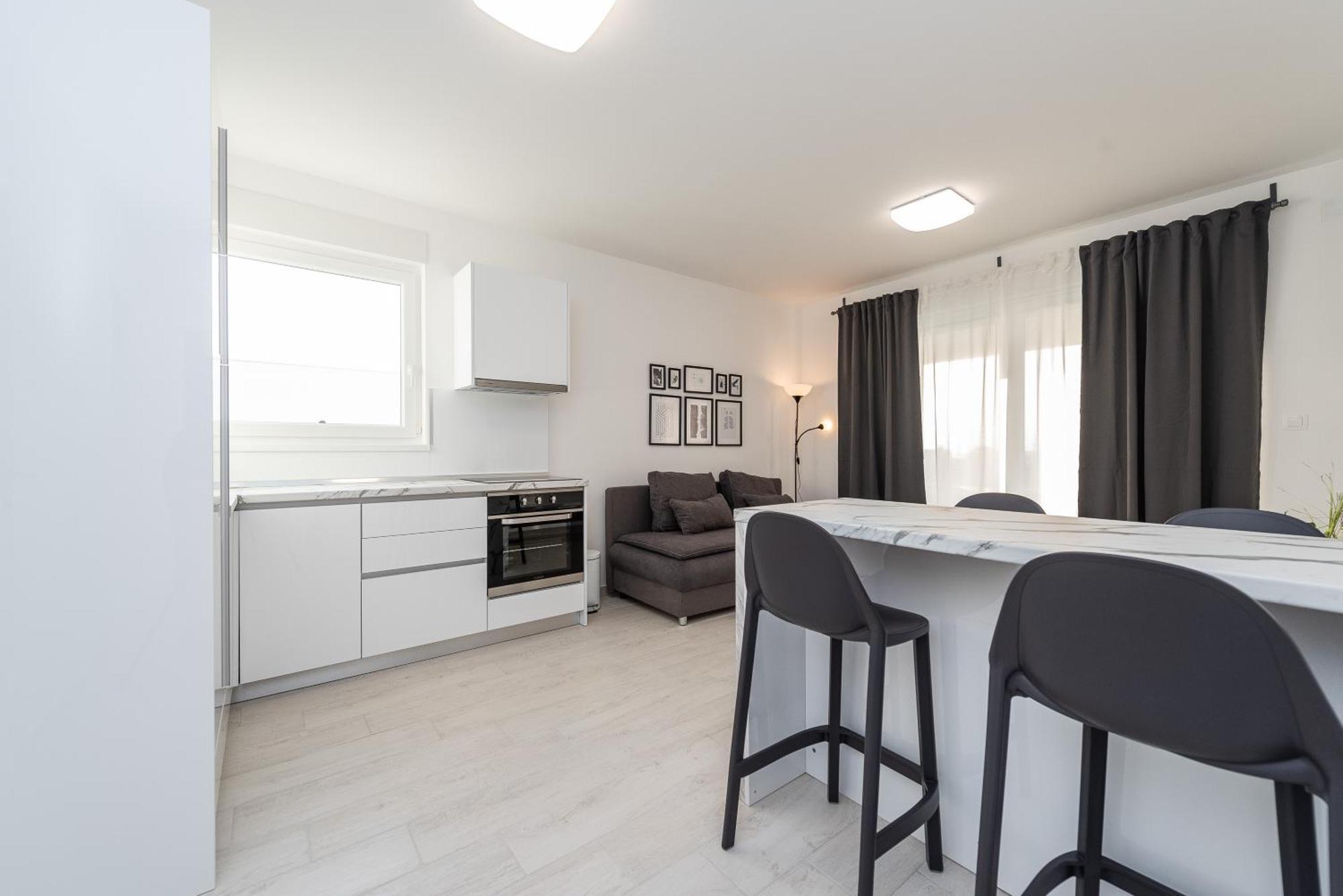 Appartement & Pool Maris B *