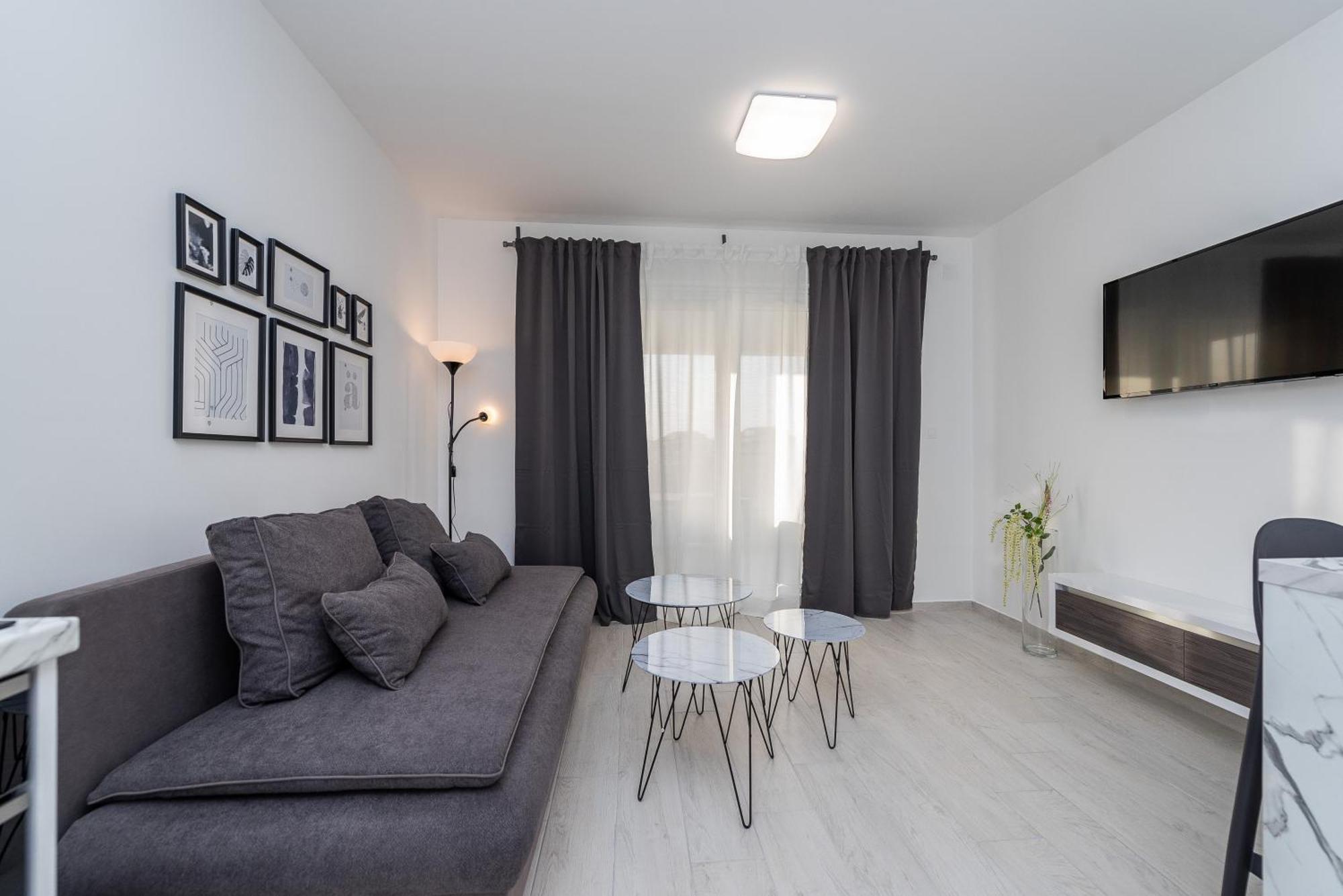 Appartement & Pool Maris B Novalja
