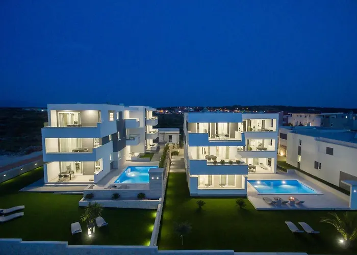 Apartments & Rooms Pool Villas Maris B