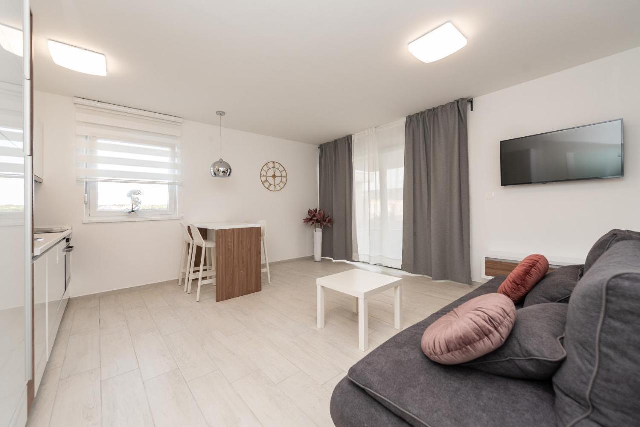 Apartment & Pool Maris B Novalja